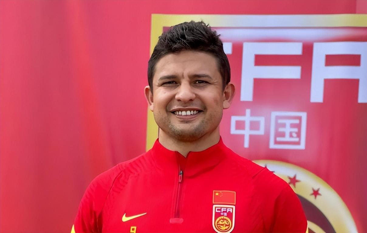 世界杯比赛直播软件-艾克森做出重要决定！晒出了自己曾效力球队的球衣，引发热议